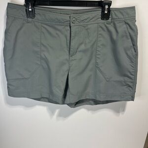 Columbia Sage Green Flat Front Outdoor Hiking Shorts Womens Size 14